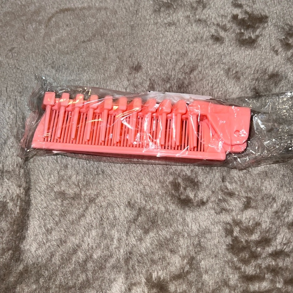 BRAND NEWW (2) COMPACT FOLDING HAIR COMBS